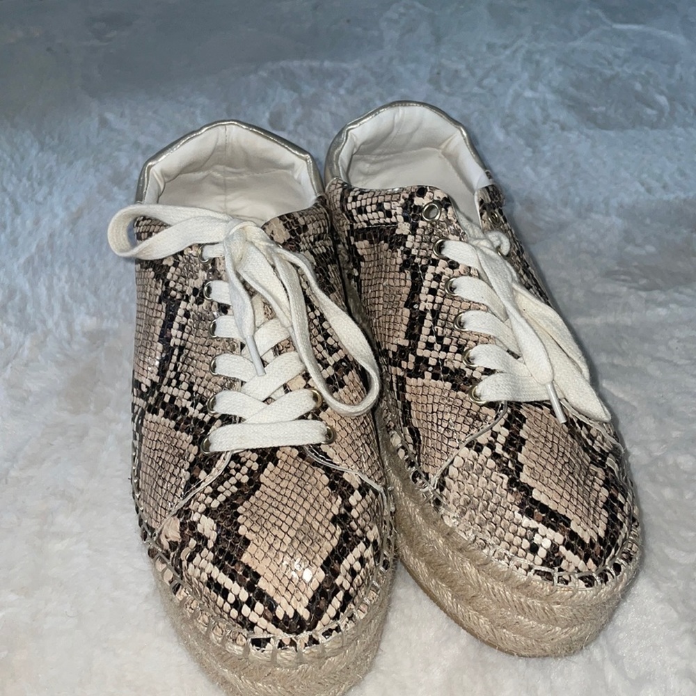 Brand new snake skin platform sneakers 🐍